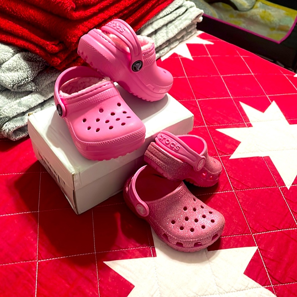toddlers crocs 2 pairs